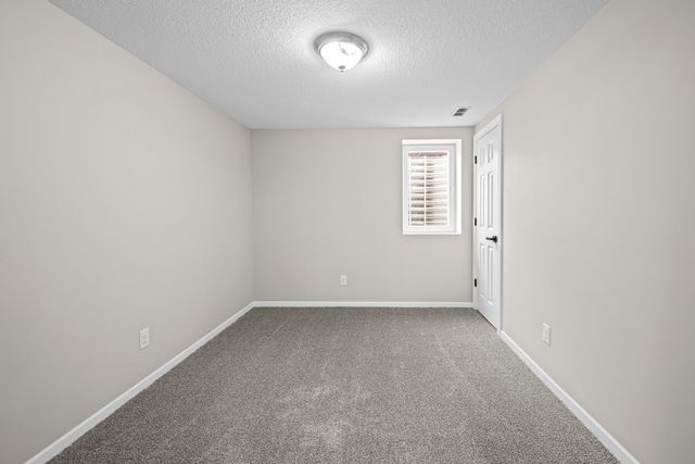 222 S Park View Drive, Park View, IA 52748