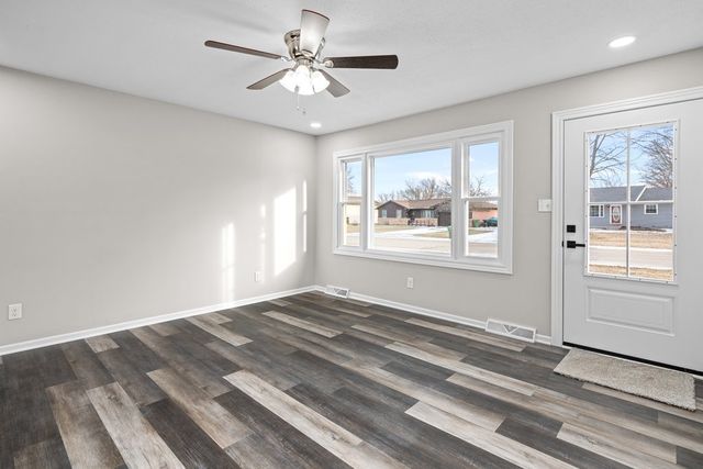 222 S Park View Drive, Park View, IA 52748