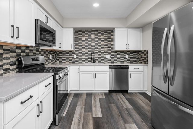 222 S Park View Drive, Park View, IA 52748