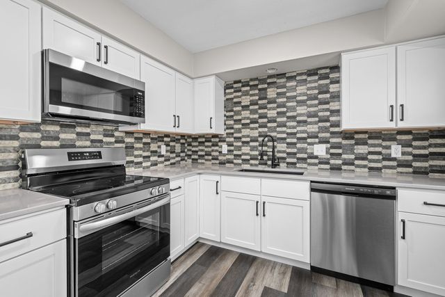 222 S Park View Drive, Park View, IA 52748