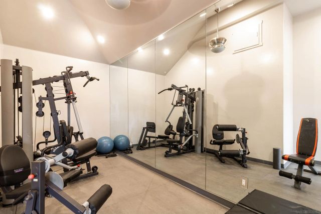 8110 El Paseo Grande 401, La Jolla, CA 92037