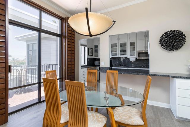 8110 El Paseo Grande 401, La Jolla, CA 92037