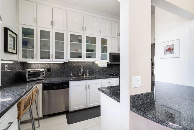 8110 El Paseo Grande 401, La Jolla, CA 92037