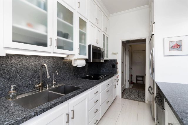 8110 El Paseo Grande 401, La Jolla, CA 92037