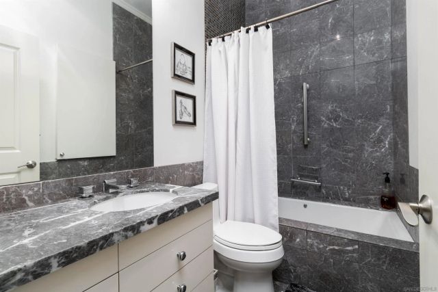 8110 El Paseo Grande 401, La Jolla, CA 92037