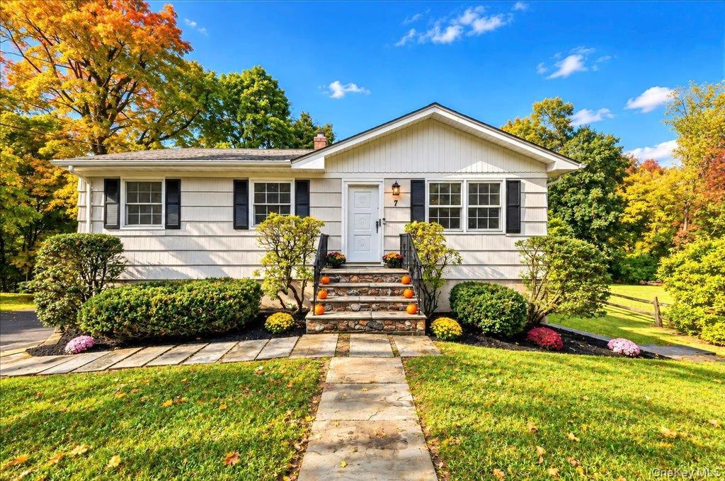 7 Meadowbrook Drive, Ossining, NY 10562 — exterior