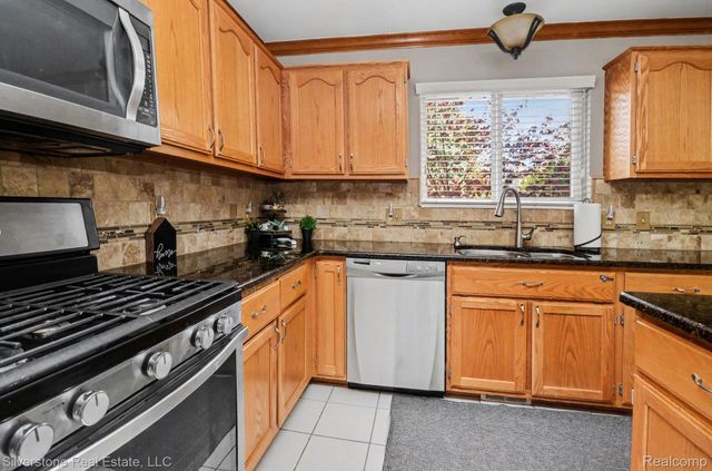 12887 Beechnut Drive, Sterling Heights, MI 48313