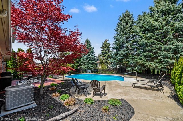 12887 Beechnut Drive, Sterling Heights, MI 48313