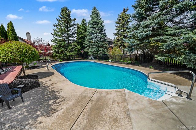 12887 Beechnut Drive, Sterling Heights, MI 48313