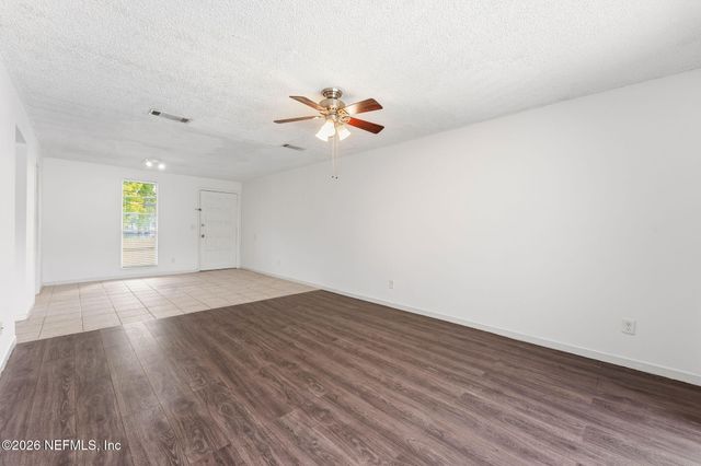 1738 EL PRADO Road 8, Jacksonville, FL 32216