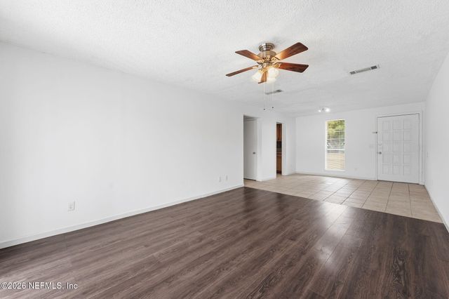 1738 EL PRADO Road 8, Jacksonville, FL 32216