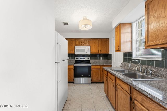 1738 EL PRADO Road 8, Jacksonville, FL 32216