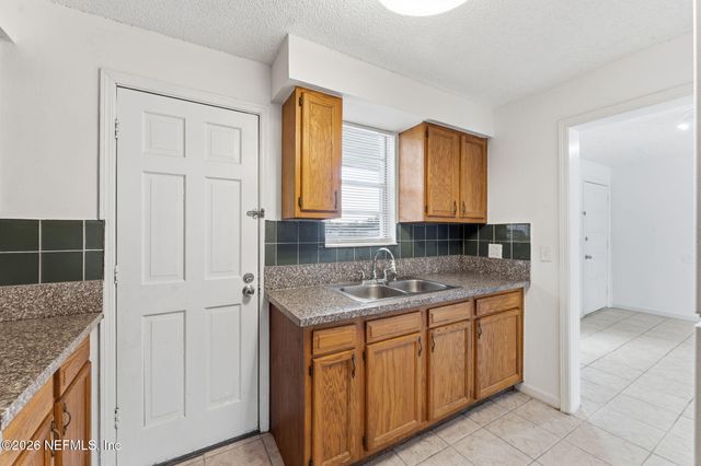 1738 EL PRADO Road 8, Jacksonville, FL 32216