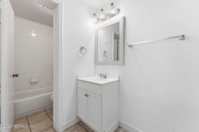 1738 EL PRADO Road 8, Jacksonville, FL 32216