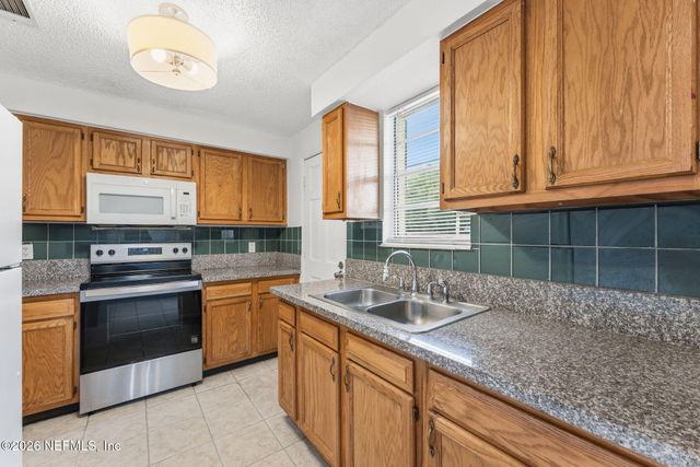 1738 EL PRADO Road 8, Jacksonville, FL 32216