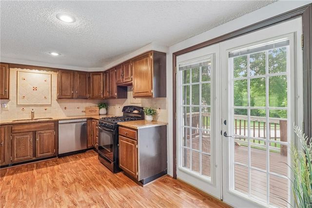 5113 Ridgewood Drive, Kansas City, MO 64151