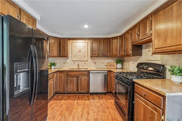 5113 Ridgewood Drive, Kansas City, MO 64151