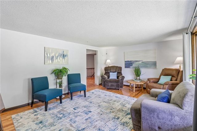 5113 Ridgewood Drive, Kansas City, MO 64151
