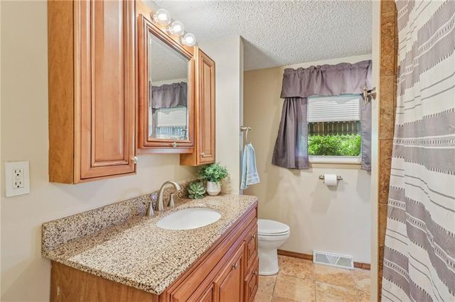 5113 Ridgewood Drive, Kansas City, MO 64151