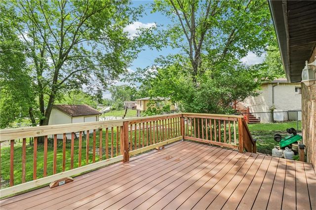 5113 Ridgewood Drive, Kansas City, MO 64151