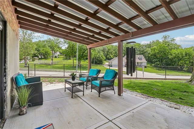 5113 Ridgewood Drive, Kansas City, MO 64151