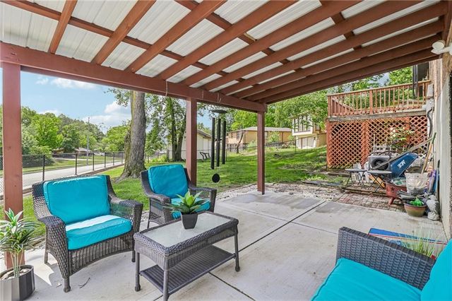5113 Ridgewood Drive, Kansas City, MO 64151