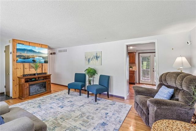 5113 Ridgewood Drive, Kansas City, MO 64151