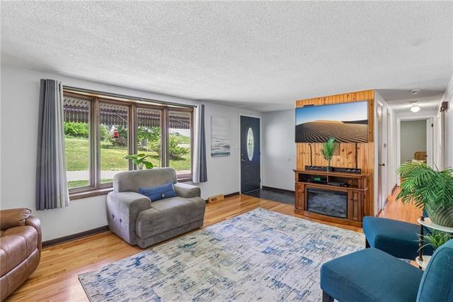 5113 Ridgewood Drive, Kansas City, MO 64151
