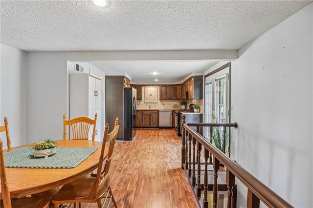 5113 Ridgewood Drive, Kansas City, MO 64151
