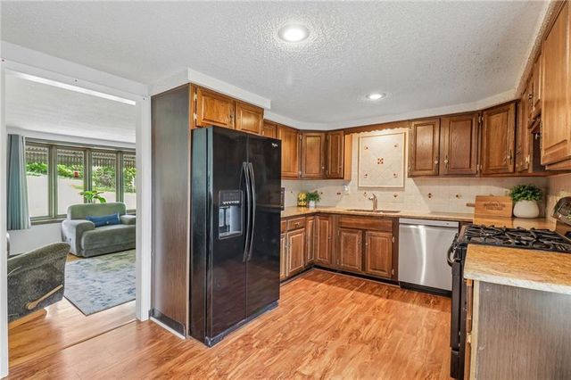 5113 Ridgewood Drive, Kansas City, MO 64151