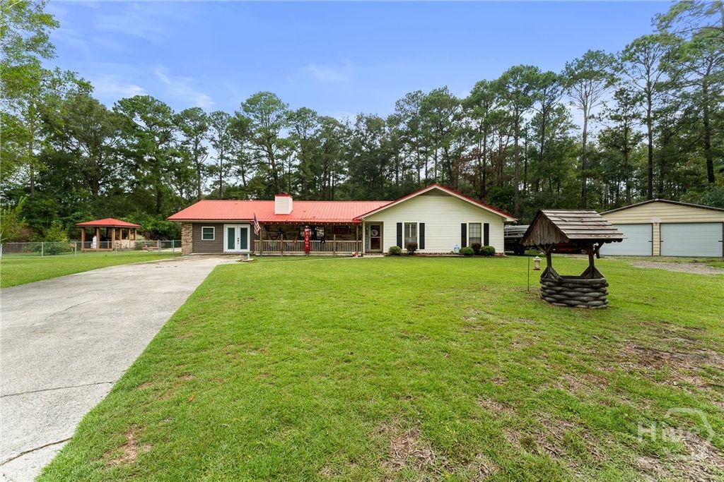Image 1 of property listing at 177 Bea Road, Richmond Hill, GA 31324