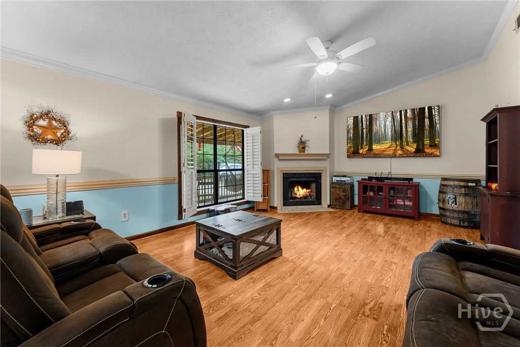 Image 10 of property listing at 177 Bea Road, Richmond Hill, GA 31324
