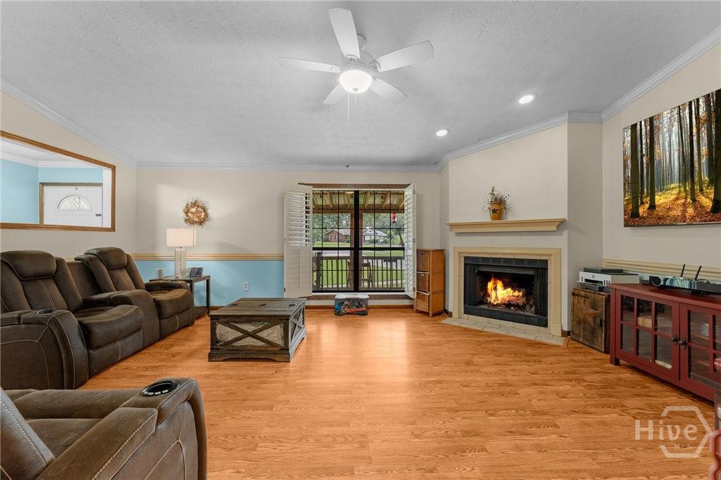 Image 12 of property listing at 177 Bea Road, Richmond Hill, GA 31324