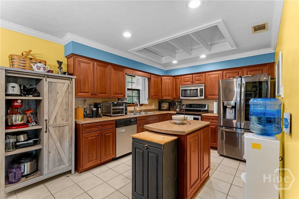 Image 15 of property listing at 177 Bea Road, Richmond Hill, GA 31324