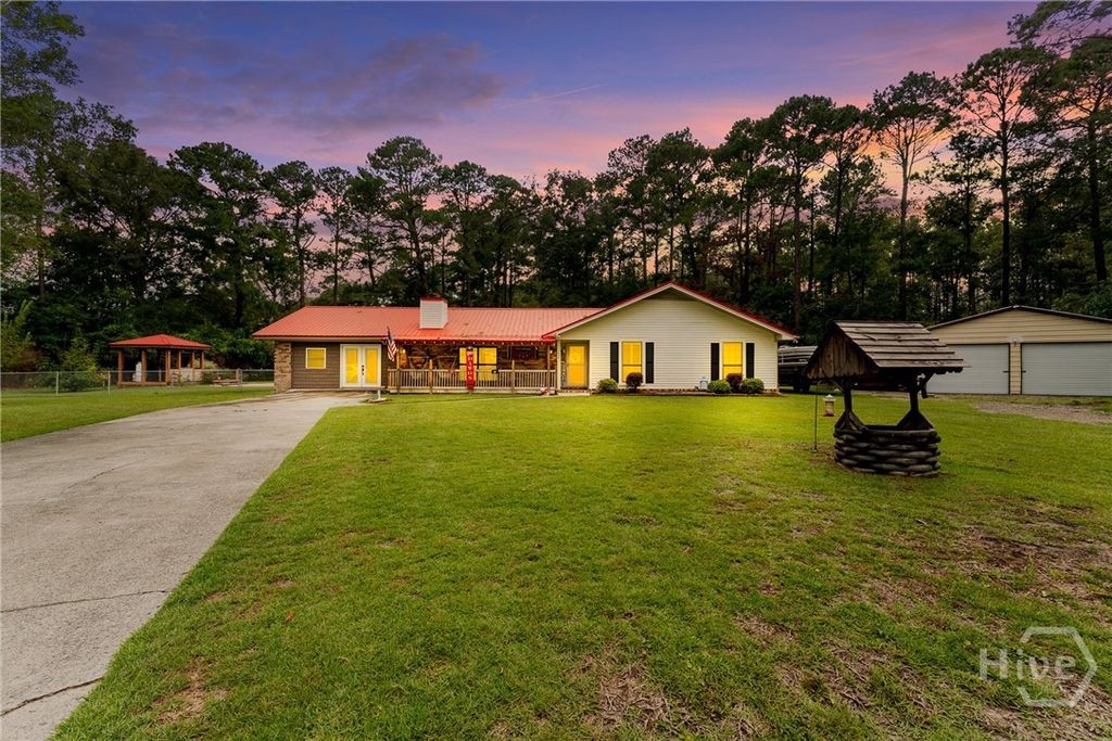 Image 2 of property listing at 177 Bea Road, Richmond Hill, GA 31324