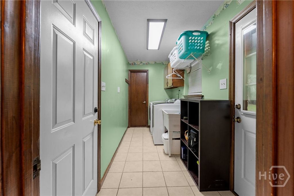 Image 21 of property listing at 177 Bea Road, Richmond Hill, GA 31324