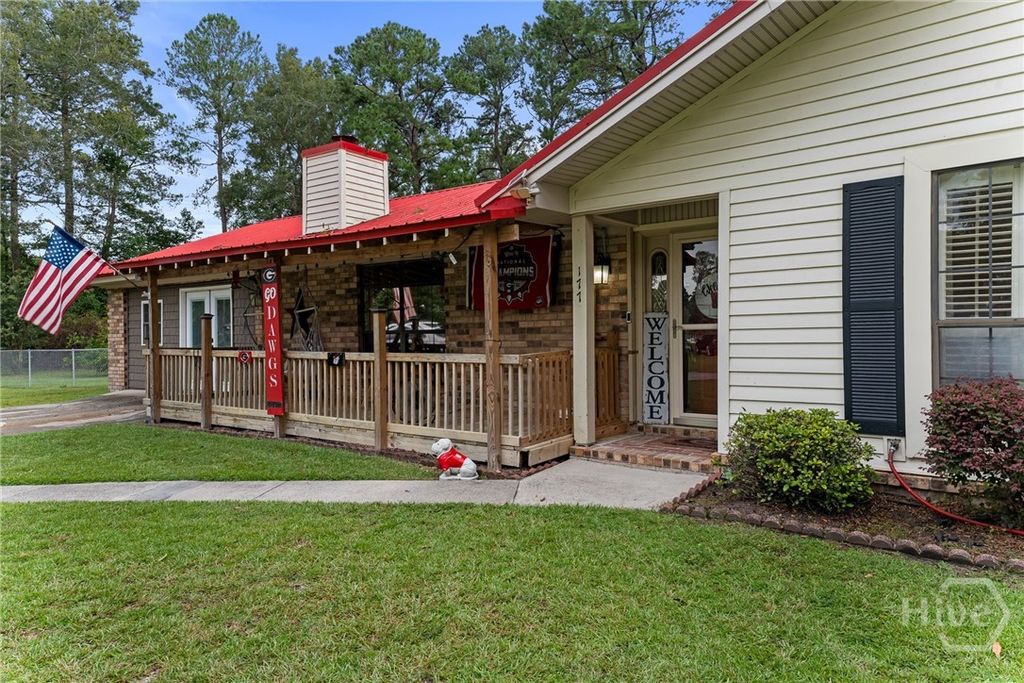 Image 3 of property listing at 177 Bea Road, Richmond Hill, GA 31324