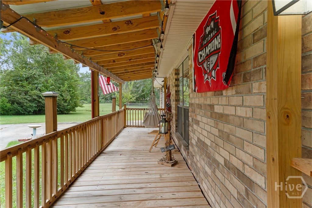 Image 4 of property listing at 177 Bea Road, Richmond Hill, GA 31324