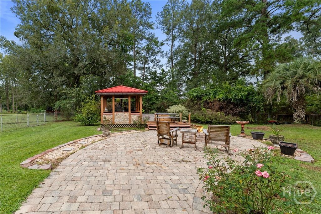 Image 6 of property listing at 177 Bea Road, Richmond Hill, GA 31324