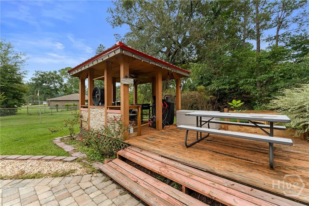 Image 7 of property listing at 177 Bea Road, Richmond Hill, GA 31324
