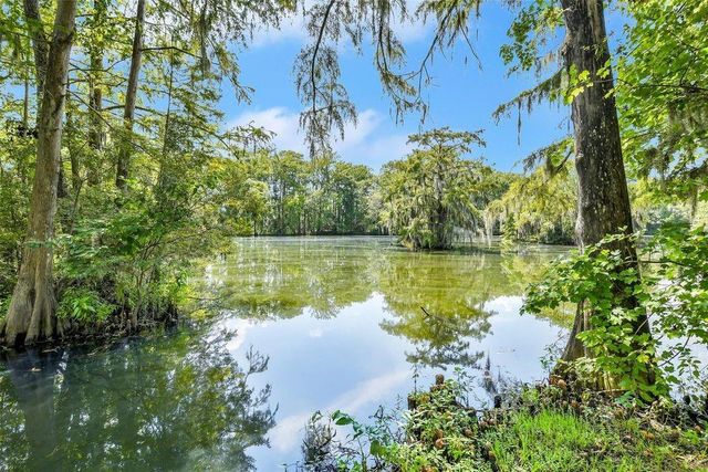 68 Artesian Avenue, Cleveland, TX 77327