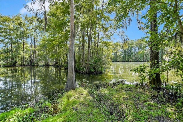 68 Artesian Avenue, Cleveland, TX 77327