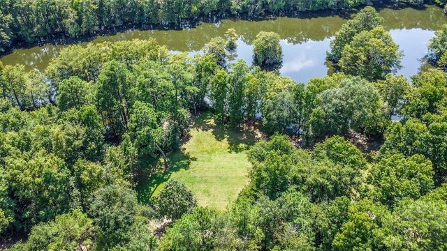 68 Artesian Avenue, Cleveland, TX 77327