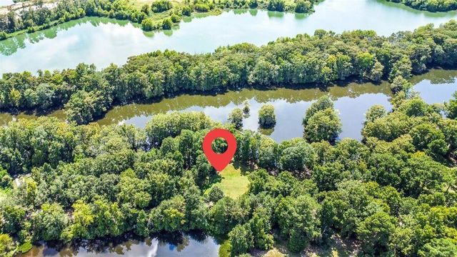 68 Artesian Avenue, Cleveland, TX 77327