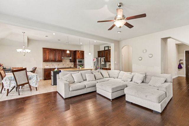 233 Hawks Ridge Trail, Burleson, TX 76028