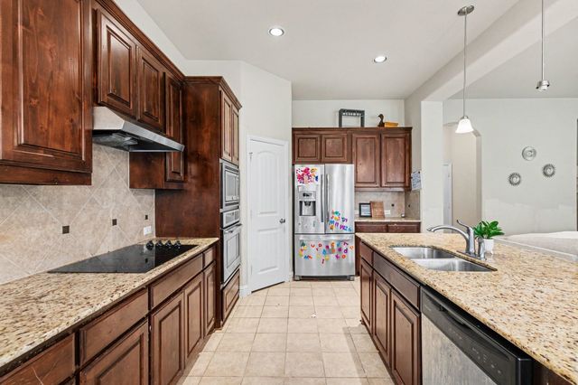 233 Hawks Ridge Trail, Burleson, TX 76028