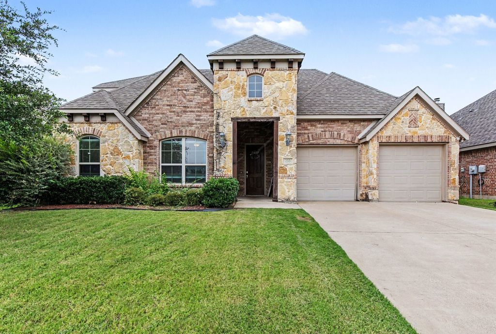 233 Hawks Ridge Trail, Burleson, TX 76028