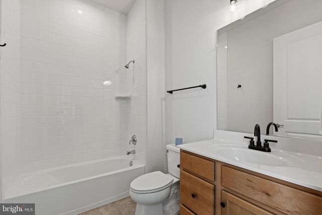 819 BANKER DR SW, Leesburg, VA 20175