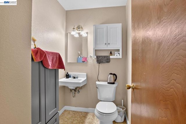 20835 Chester St, Castro Valley, CA 94546