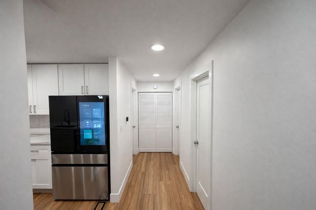 332 Sheridan Drive 1C, Willowbrook, IL 60527